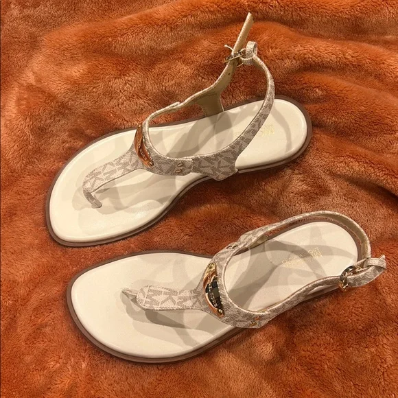 Michael Kors Women's White Logo Thong Sandals - Picture 4 of 7